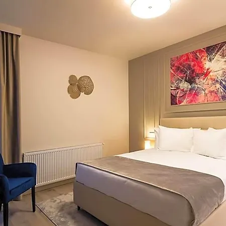 Nox Aparthotel 4*