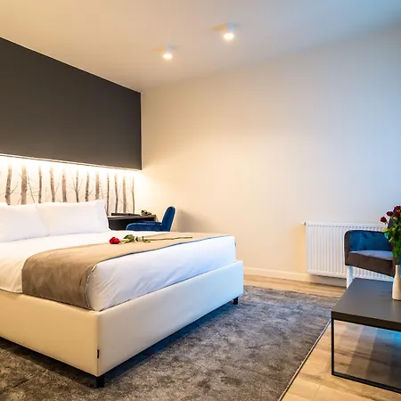 Nox Aparthotel 4*