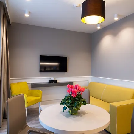 Aparthotel Nox 4*